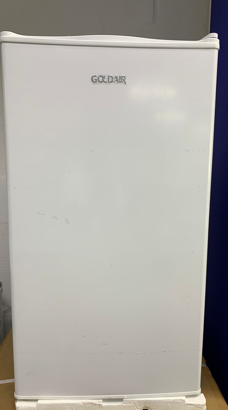 WHITE GOLDAIR 130L BAR FRIDGE GBF-130W - Image 6