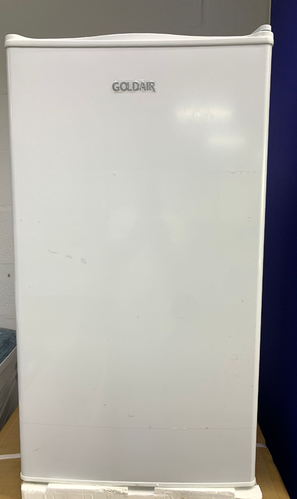 WHITE GOLDAIR 130L BAR FRIDGE GBF-130W - Image 2